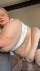 1479166277_happy-saturday-enjoy-this-weeks-slow-mo-blubber-wobble_0.mp4