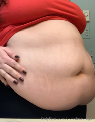 963064694_my-belly-looks-huge-after-stuffing-it-all-weekend_0.mp4