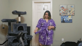 341104458_wanna-see-what-s-under-the-robe-video-coming-soon_0.mp4