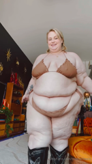 1837553657_these-boots-were-made-for-waddling_0.mp4