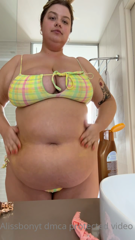 509625893_gotta-protect-the-precious-belly-from-the-sun_0.m4v