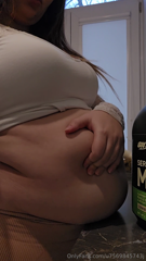 884806768_my-body-grows-from-week-to-week-i-got-sweet-stretch-marks-o_3.m4v