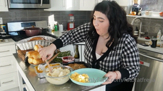 818218539_fat-feedee-gf-comes-to-holiday-dinner-it-s-the-holiday-sea_1.mp4
