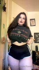 595030596_do-these-shorts-make-my-ass-look-fat-tip-for-a-surprise_0.m4v