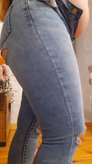 838360424_my-trousers-couldn-t-take-the-extra-kilos_0.m4v