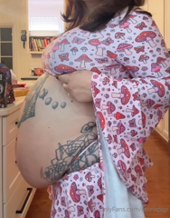 1402987693_when-the-belly-to-body-ratio-is-maxed-out-no-dialogue-in_0.mp4