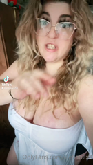 692000400_happy-titty-tuesday-happy-31st-birthday-eve-to-me-too_1.mp4