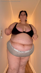 1021586171_april-weigh-in-with-some-bonus-jiggling-at-the-end-ive-g_0.mp4