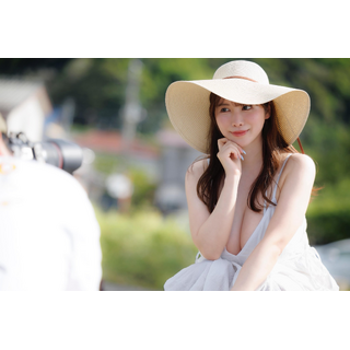 おはあこ️この衣装と風景、とっても夏休み感あるね向日葵と撮りたかったけどまだ咲いてませんでしたいつか海や浴衣でも撮ってもら_2025-05-17_205611_ako_kimu_6573.jpg