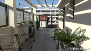 Natalia, 19 ans, entre dans la cage aux lions ! [J&M].mp4