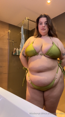 923403630_happy-valentines-day-loves-i-hope-you-spoil-me-today_0.mp4