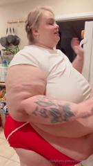 1516255197_raiding-my-kitchen-for-snacks-after-getting-the-late-night-m_0.mp4