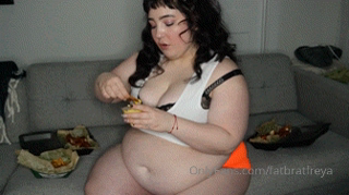977534379_hooters-girl-got-fat-stuffing-remember-my-uniform-well_0.mp4
