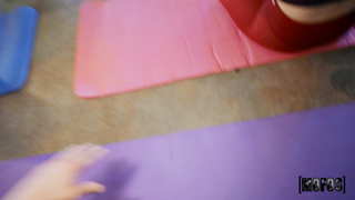 Sleazy Yoga - Lindsey Lakes.mp4