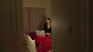 Bettie Bondage_pregnant-mom-caught-camming-4k.mp4