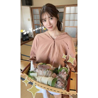 こんあこ️昨日の水着のポストがいいね1万いきました嬉しいですありがとう️お礼に、愛心から舟盛りのプレゼントこ_2025-05-10_222914_ako_kimu_0506.jpg