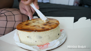 27296156_watch-me-stuff-an-entire-cheesecake-made-for-6-people-into-m_0.m4v
