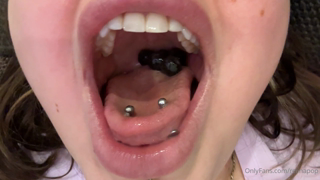 696613894_open-throat-swallowing-makes-me-horny_1.m4v