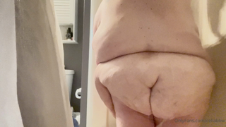367709136_just-some-soapy-and-very-wet-belly-play-for-your-weekend_0.m4v