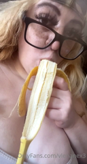 286330139_trying-to-be-sexy-with-a-banana-and-how-it-didnt-really-wor_1.mp4