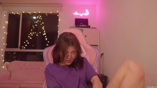 SpankBang.com_super+cute+babe+camgirl+angela+5+plays+herself+with+dildo_720p.mp4