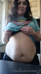 533623293_the-sound-of-my-belly-hitting-the-counter-top-was-something_1.mp4