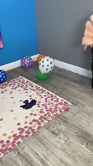 Skylar Vox 121 (20.01.19) Skylar Has Fun With Big Balloons BTS.mp4