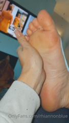 356204987_anyone-want-to-give-me-a-foot-massage_0.mp4
