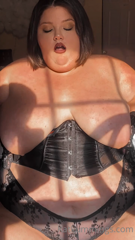 425116912_there-is-a-reason-they-call-me-fat-little-vamp-how-hot-do_0.m4v
