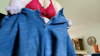 25374257_squeezing-into-the-only-jeans-i-have-left-that-still-fit-my_0.m4v