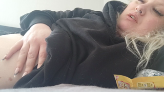 323245629_snacks-between-snacks-while-being-a-snack_1.m4v