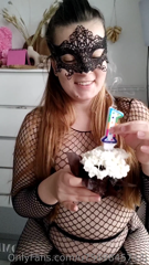 610241301_watch-me-eat-this-delicious-cake_0.m4v