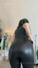 728903195_gifs-from-my-new-curvage-try-on-clip-3-look-at-that-belly_4.mp4