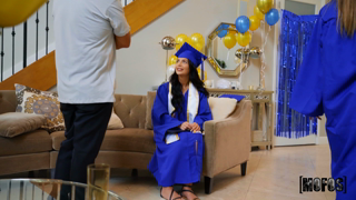College Graduates  Hold the Door House Party - Alexa Payne.mp4