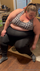 977569036_ever-wanted-to-see-a-fat-gurl-put-on-her-socks-and-shoes_0.mp4