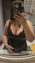 900215930_this-is-my-outfit-for-today_4.m4v