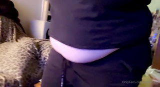 435952387_chubby-girl-on-the-treadmill_0.mp4