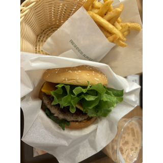 お昼はフレッシュネスバーガー地元には店舗が少なくて、上京するまでフレッシュネスバーガーを知りませんでした私は分厚いポ_2025-03-25_203842_ako_kimu_7762.jpg