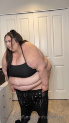 643295238_had-some-testing-the-limits-of-these-leggings-i-was-sure-wou_0.m4v
