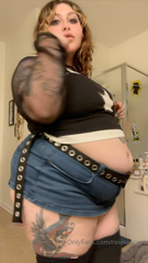 1057329621_so-hard-to-hold-this-belly-in_0.mp4