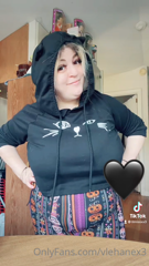 440909587_im-making-another-post-with-this-outfit-cause-my-eyelash-lo_0.mp4