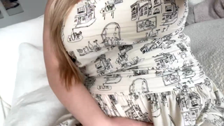 1152962903_baaabe-i-think-this-dress-might-be-a-little-tiiiight-help-m_3.mp4