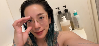 azumi bathroom glassesx.mp4