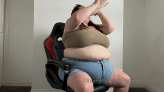 1121675053_chunkybabee-wants-to-get-fat-how-does-she-do-that-by-chugg_1.mp4