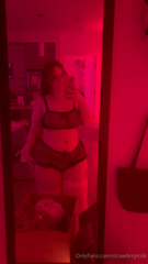 1080460694_fold-me-and-cuddle_7.mp4