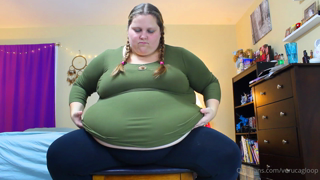 464552519_oiled-belly-play-belly-button-dildo-bbw-ssbbw-preview_0.m4v