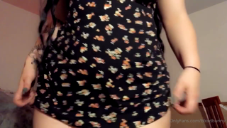 161793319_lil-up-skirt-flash_0.m4v