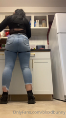 502645283_went-shopping-and-thought-my-butt-was-cute-while-i-was-out_2.m4v