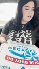 1006211094_housing-an-entire-large-pizza-and-4-donuts-like-it-s-easy_0.mp4