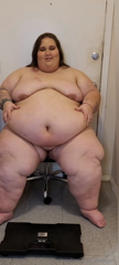 1523957479_alright-let-s-see-how-much-you-fattened-me-up-last-month-6_0.mp4